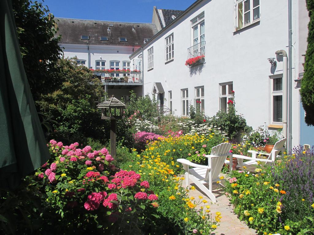 Foldenhus Ferieboliger Og B&B Bogense Exteriör bild